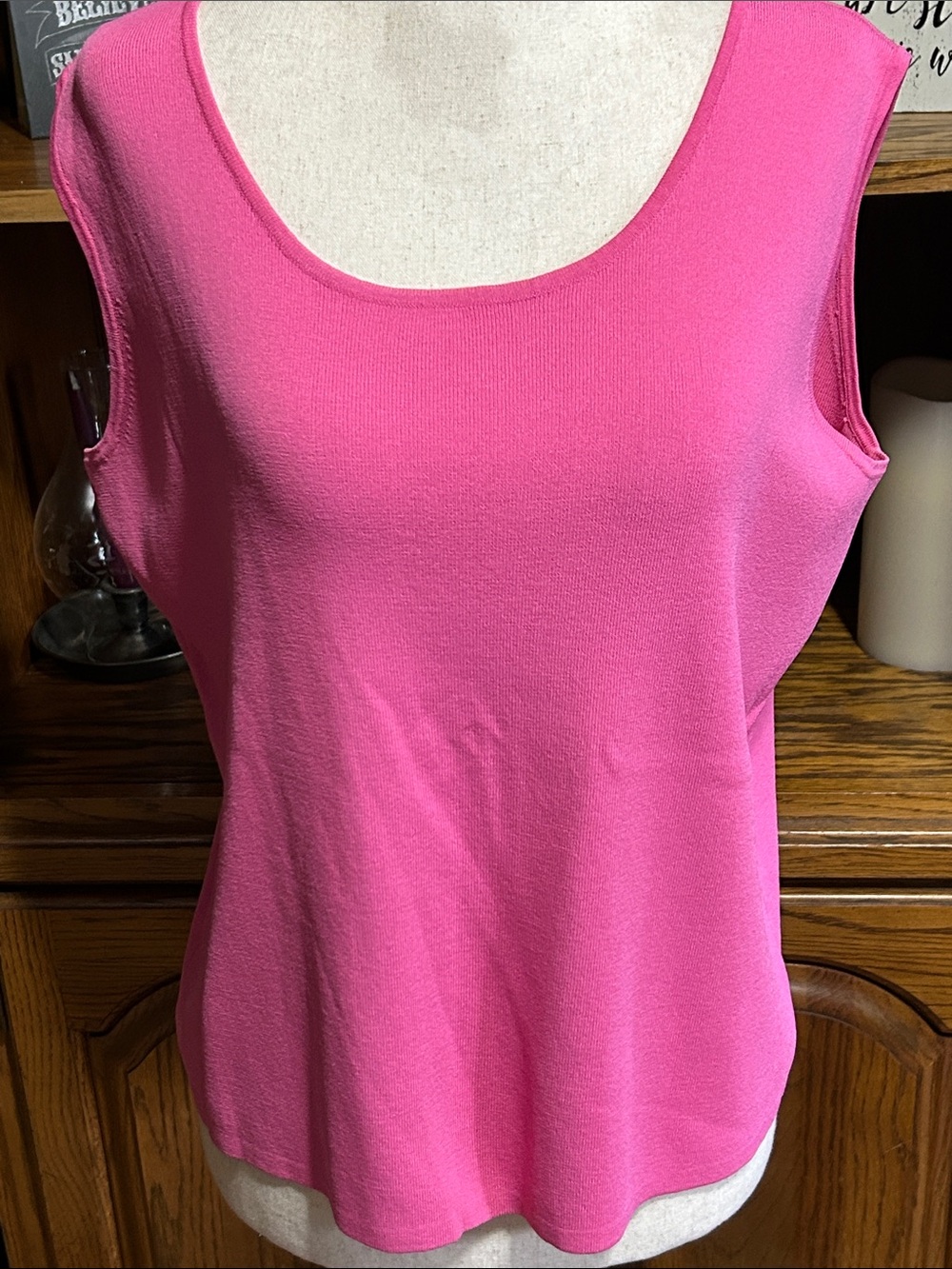 Drapes’s & Damon’s Scoop Neck Sleeveless Tank Top in Vibrant Pink Large
